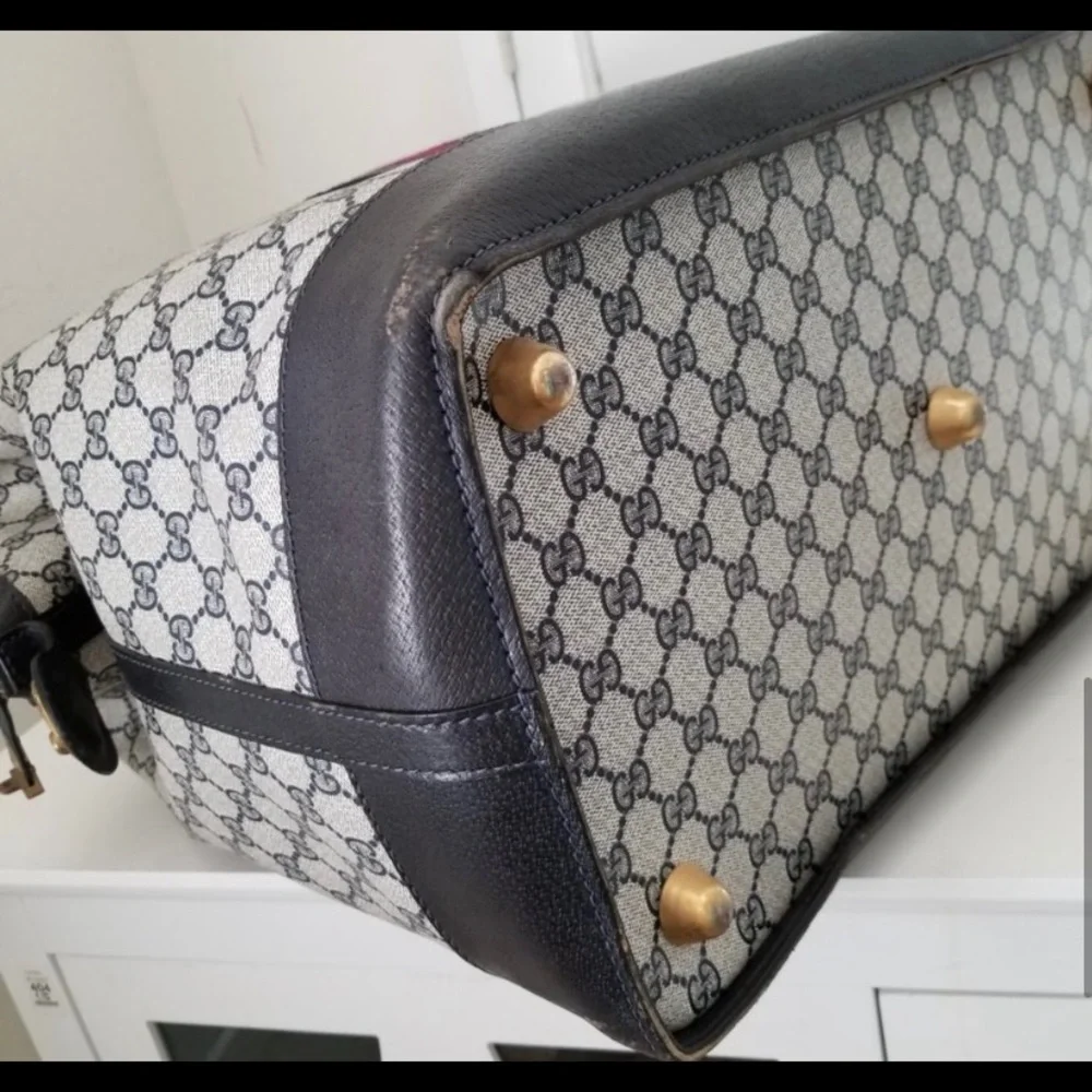 Gucci Hobo Bag in Black and Cream with Red Accents - Picture 5 of 11